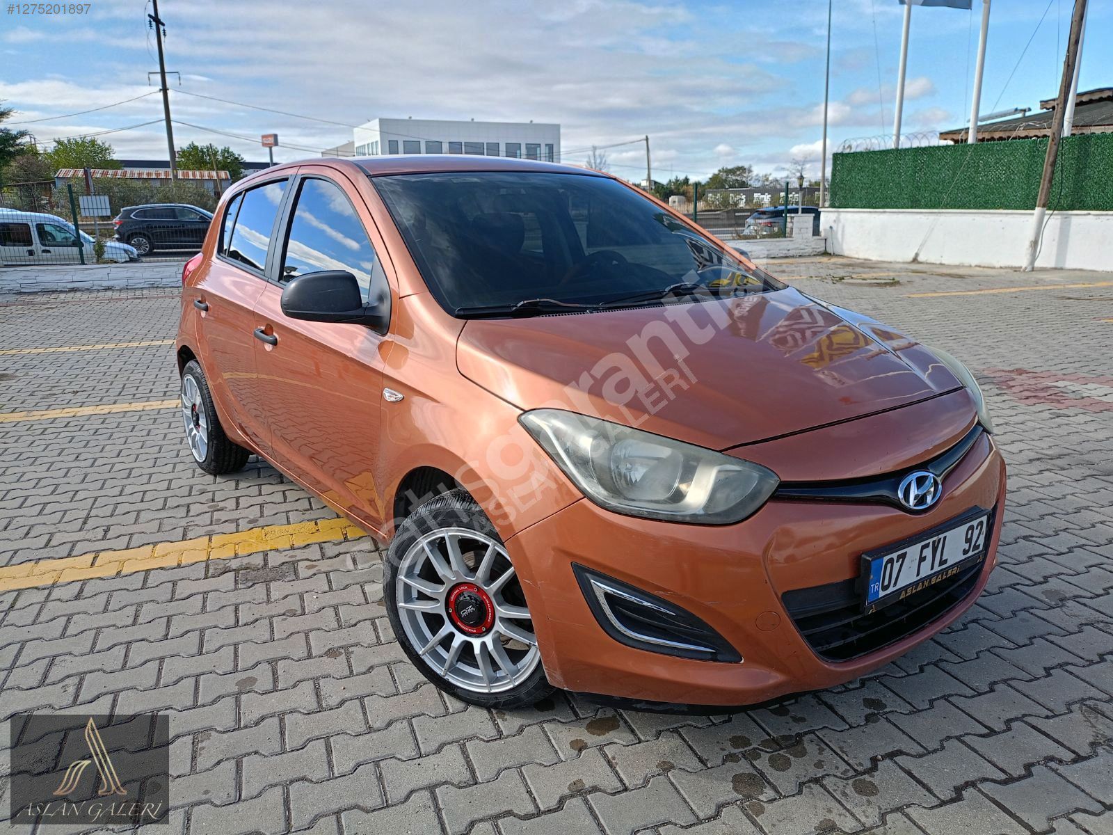 ASLAN GALERİDEN 2014 MODEL EXTRALI ÖZEL RENK, UYGUN HYUNDAİ İ20