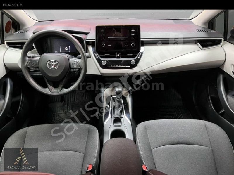 ASLAN GALERİDEN NOKTA HATASIZ, SIFIR NİYETİNE ÖZEL RENK COROLLA