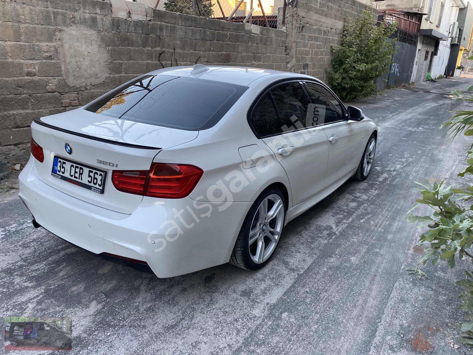 ARABAM 7/24'den 2015 BMW 3.20İ / BOYASIZ / BAKIMLI