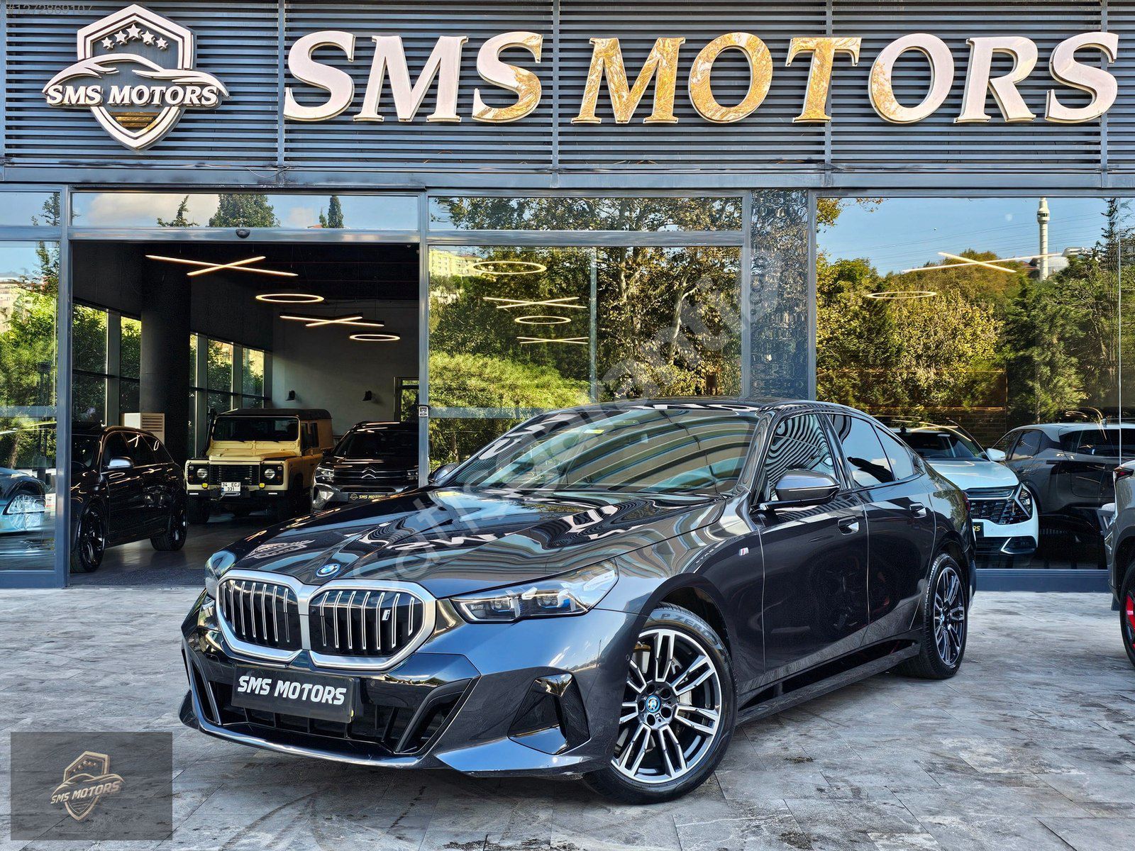 SMS MOTORS BMW İ5 eDRIVE40 M SPORT - E-SIM - GECE GÖRÜŞÜ - 360°