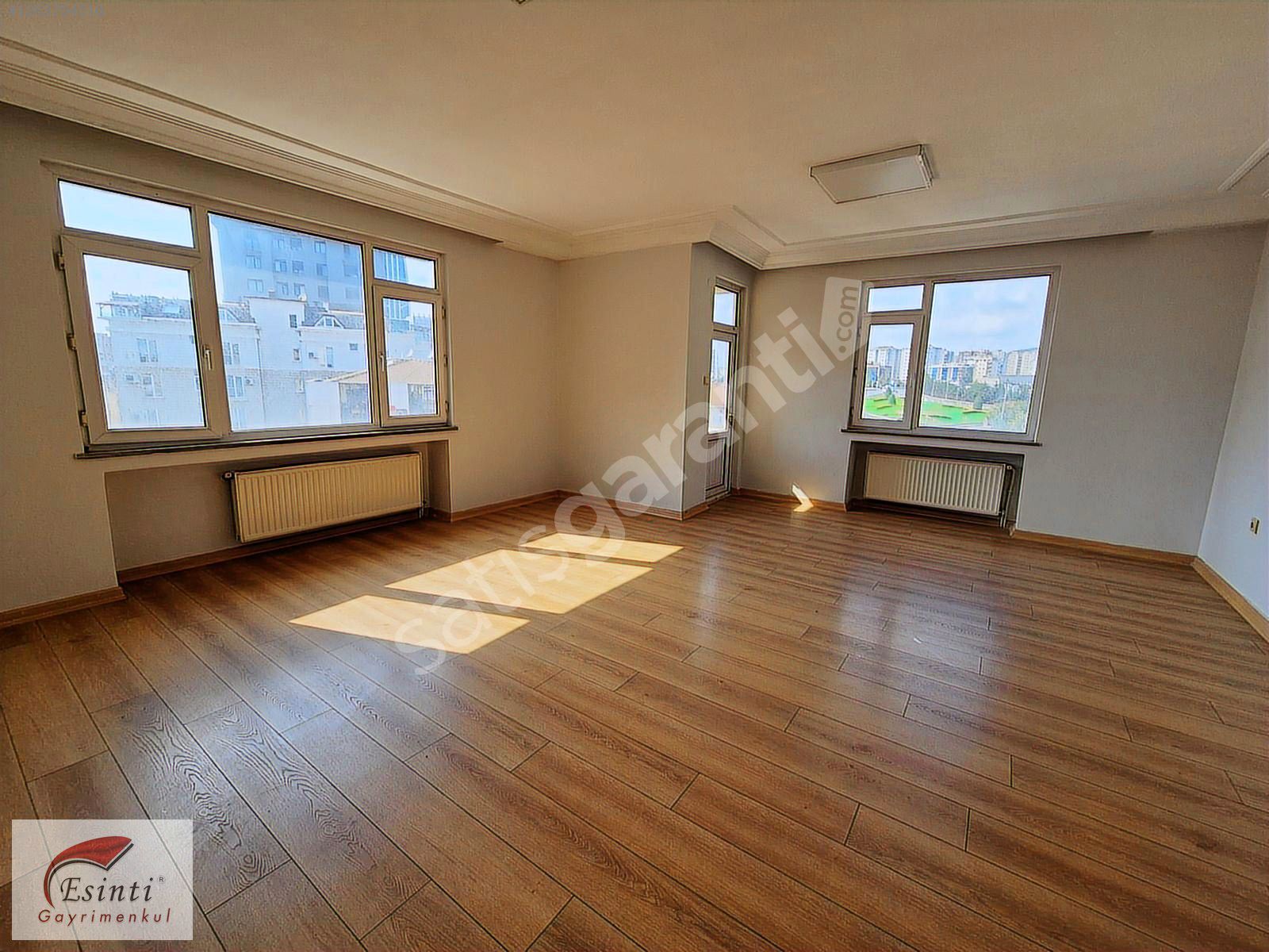 ATATÜRK CD ÜZERİ, E5 VE METROYA ÇOK YAKIN 3+1 HOME OFFICE
