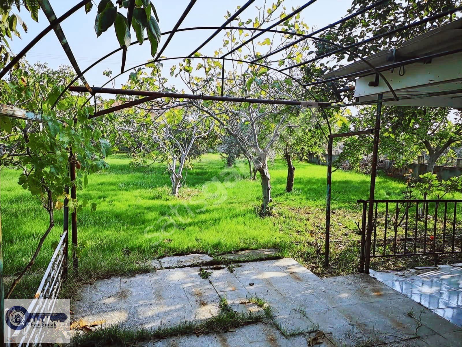 İSTİKLAL MAHALLESİN'DE SATILIK ARSALAR