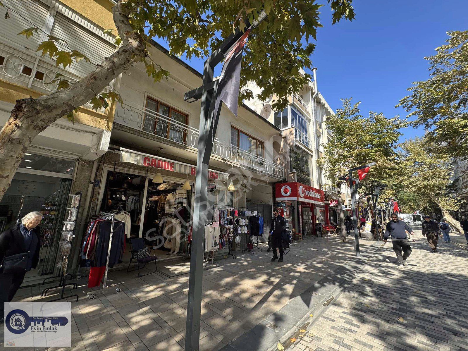 Atatürk caddesinde SATILIK DÜKKAN VE DAİRELER