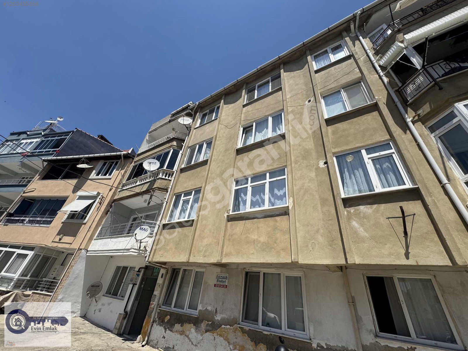 İstiklal Mahallesinde Satılık 1+1 Daire