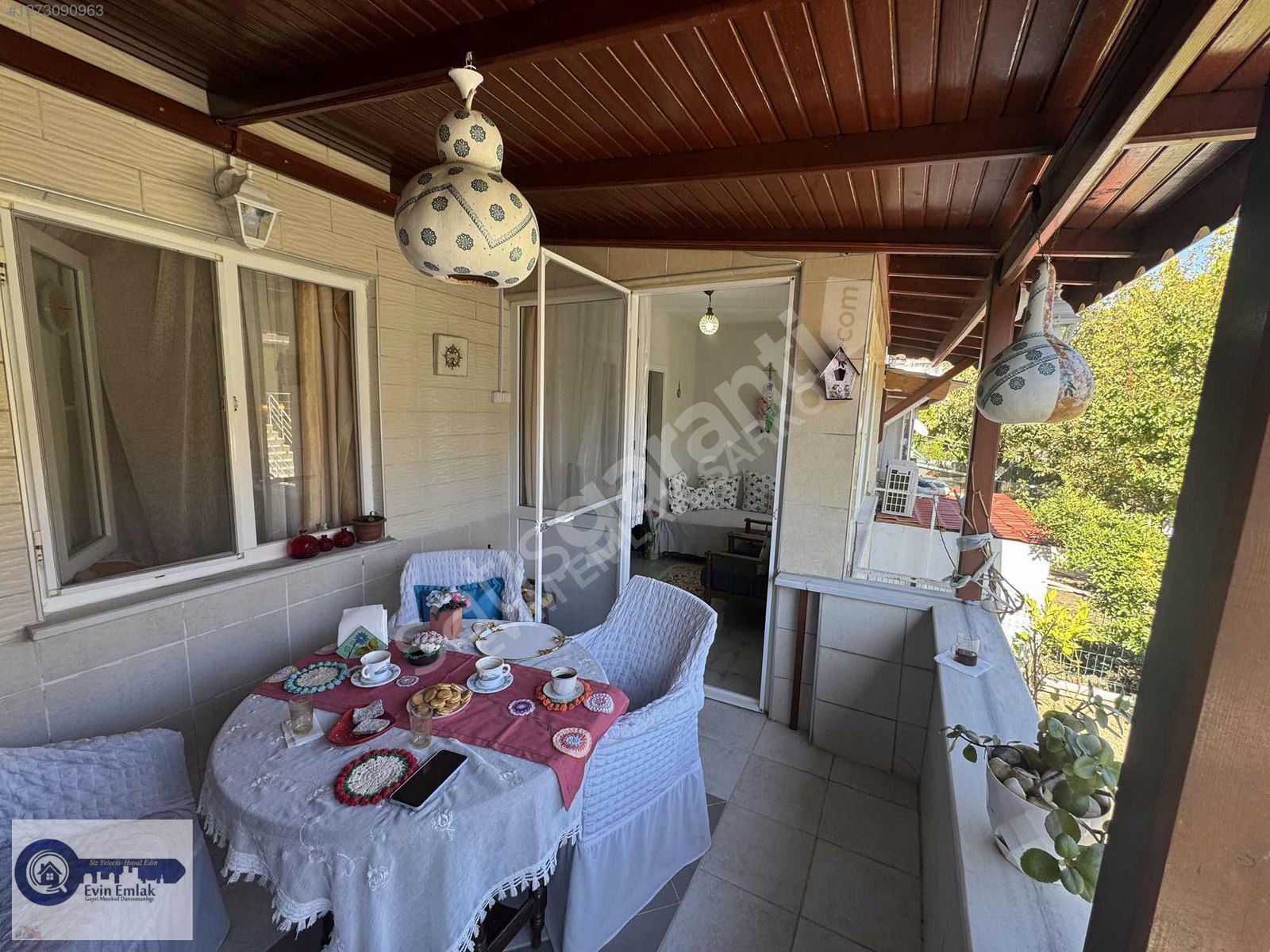 Kızılcaterzi'de Hülya sitesinde bahçeli satılık 1+1 daire