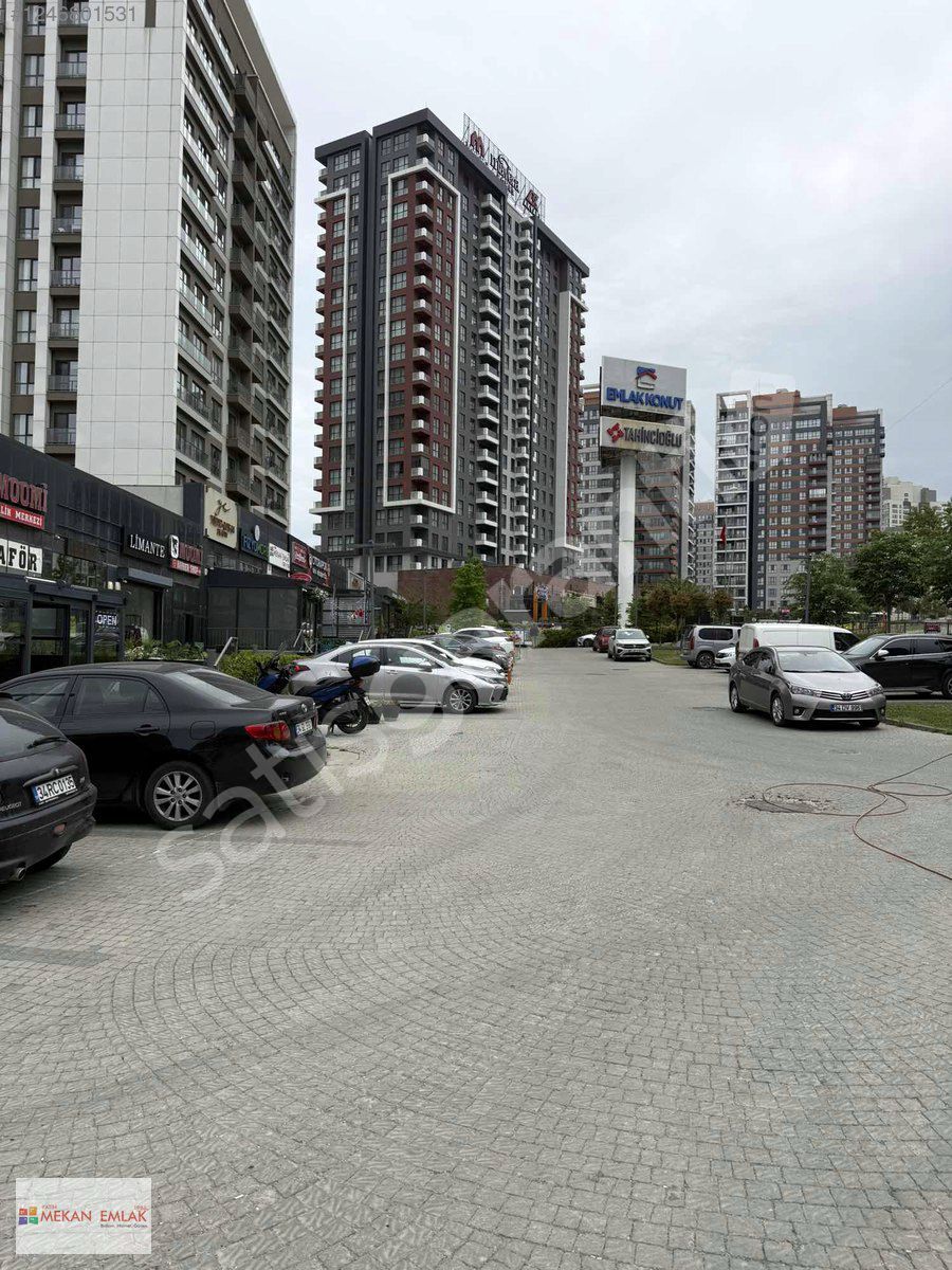 Kayaşehir nidapark zümrüt sitesinde kiralık ticari