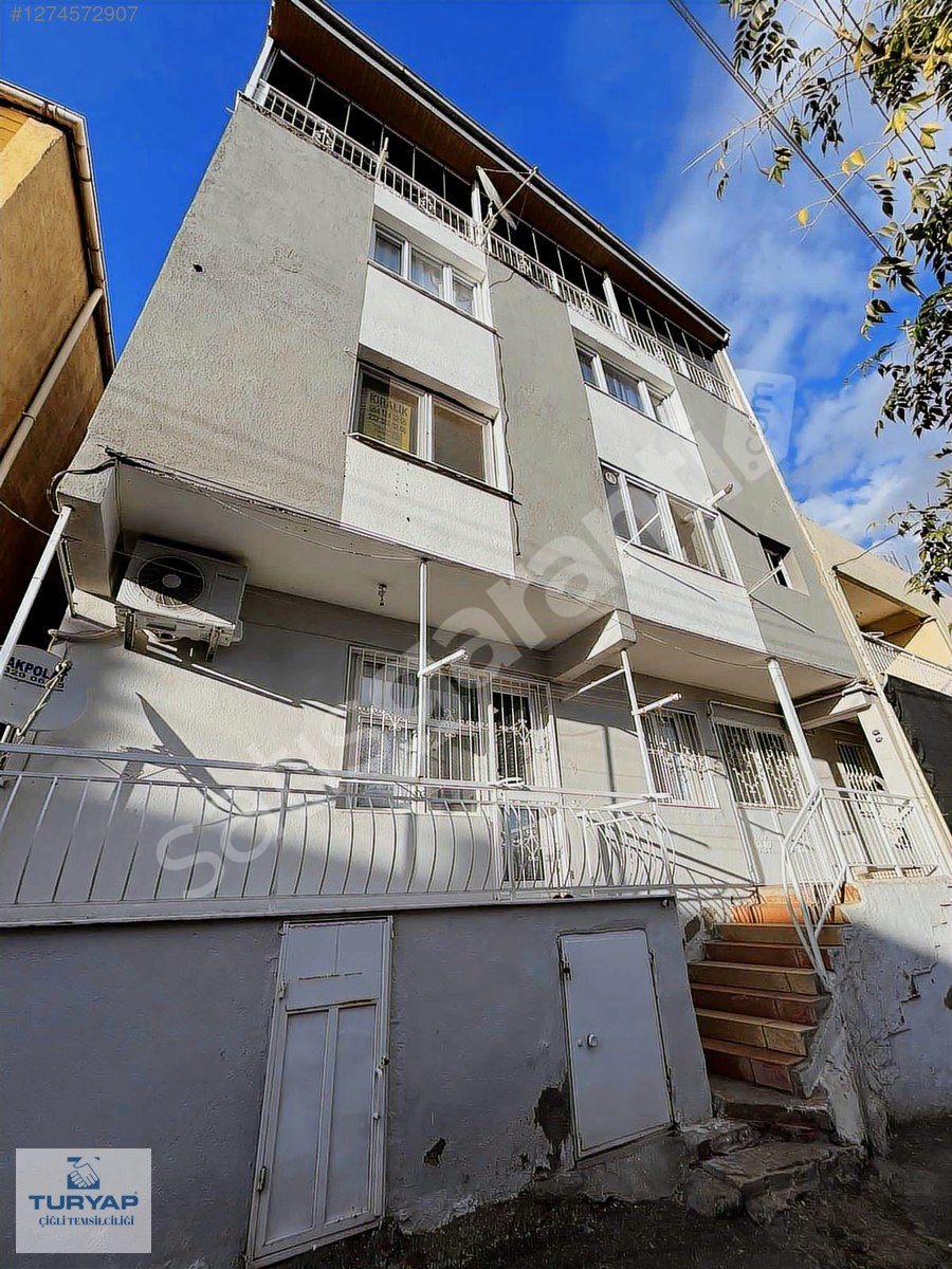 Çiğli Şirintepe Mahallesi'nde 2+1 Kiralık Daire