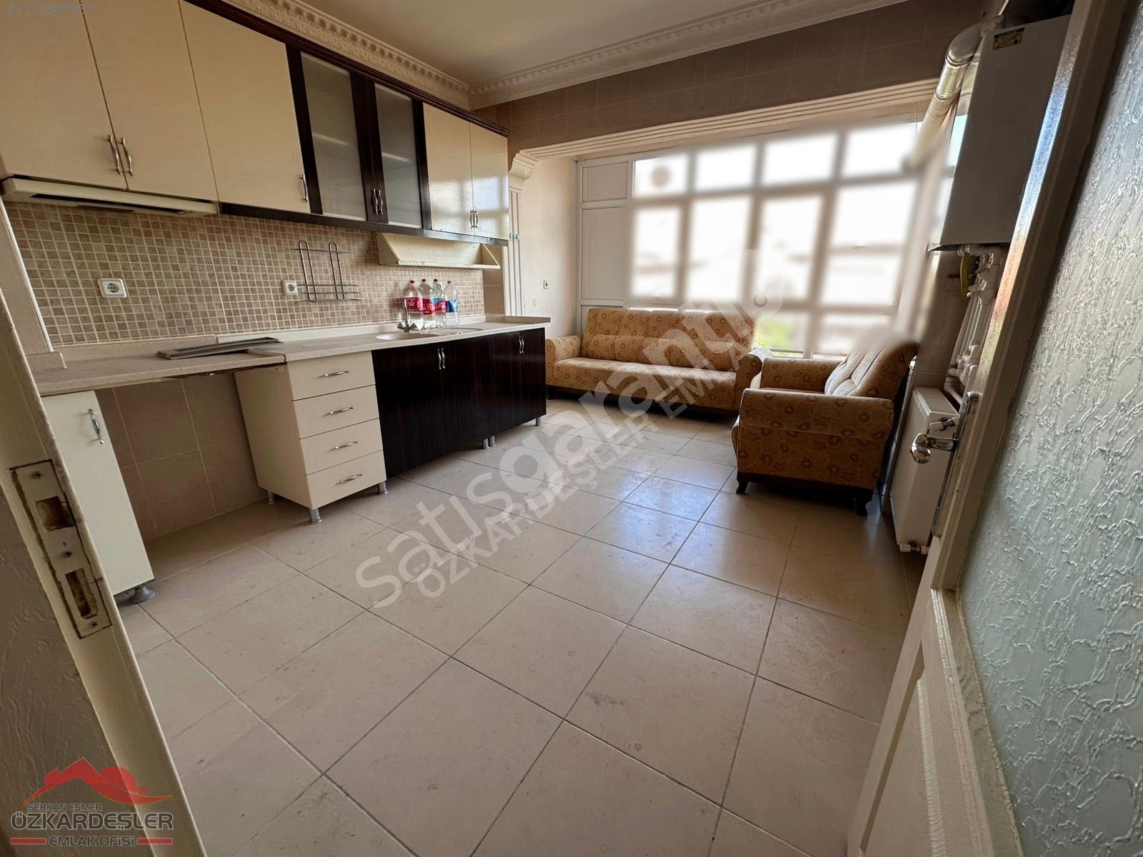 PORSUK CADDESİ PARALELİNDE MERKEZ KONUMUNDA FERAH VE GENİŞ 3+1.