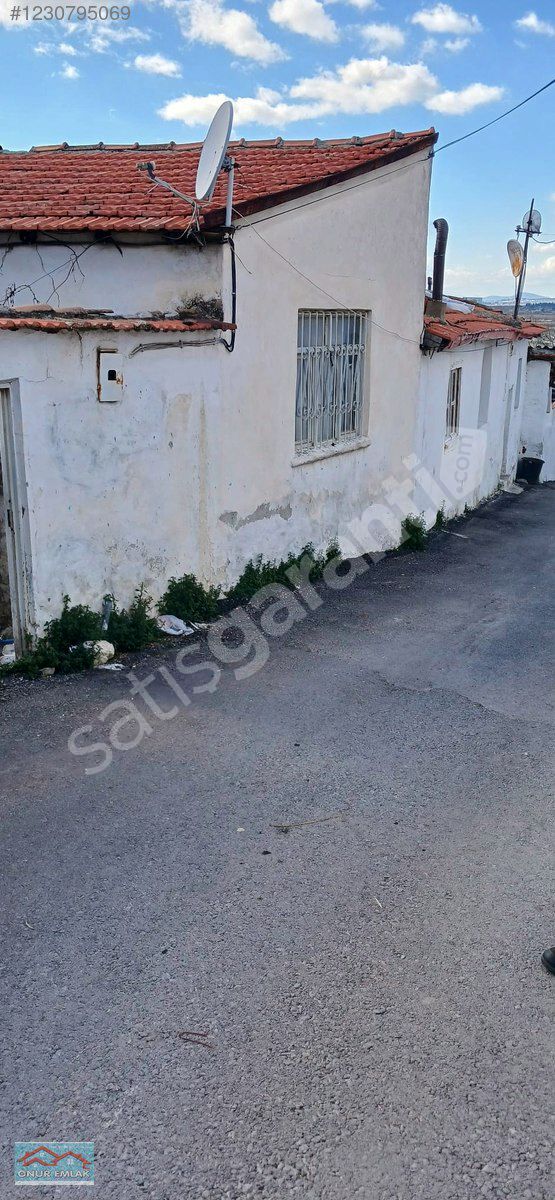 MENEMEN KAZIMPAŞA'DA 127 M2 ARSA İÇİNDE SATILIK MÜSTAKİL EV...
