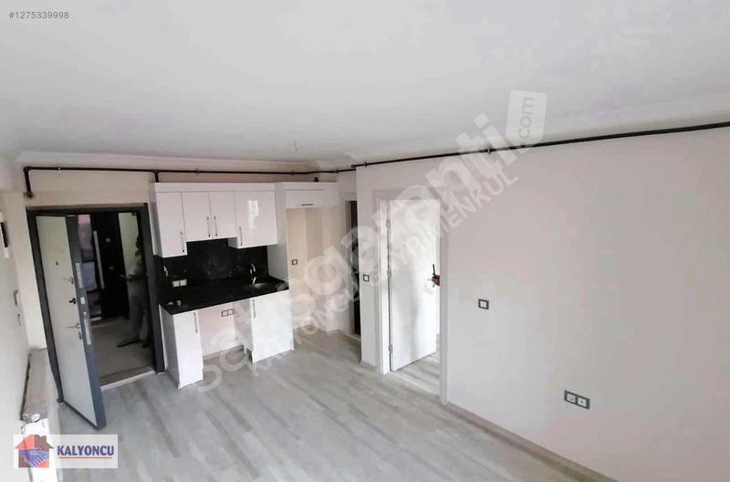 ÇEVİKBİR PAZARYERİ YAKINI 1 YAŞINDA SATILIK 1+1 DAİRE