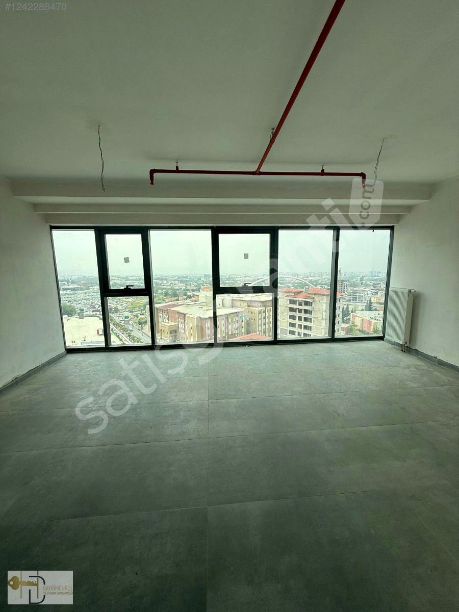 MANİSA MEYDAN PROJESİNDE AVM CEPHELİ HAZIR YAPILI OFİS