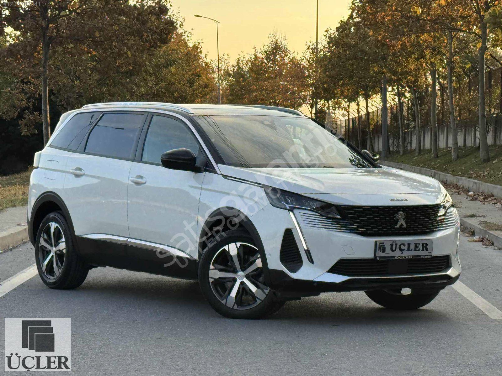 24 AY KREDİ İLE 2023 PEUGEOT 5008 1.5 ALLURE 7 KİŞİLİK BOYASIZ