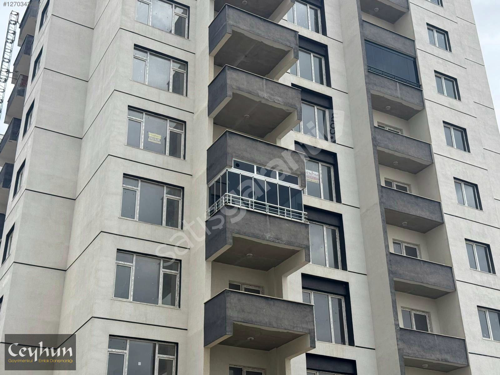 YENİ HAYAT EVLERİNDE E BLOKTA ARAKAT 4+1 SATILIK DAİRE