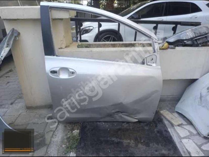 TOYOTA YARİS ÖN SAĞ KAPI ORİJİNAL ÇIKMA