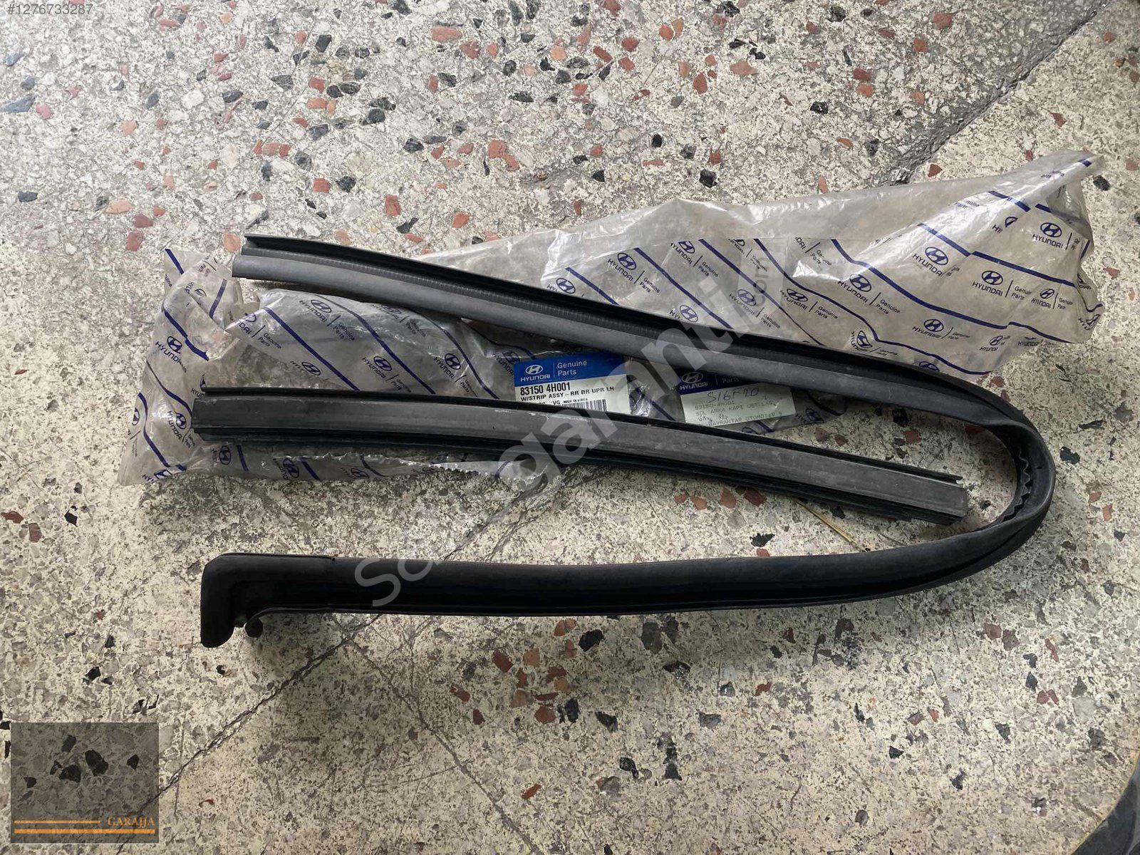 HYUNDAİ STAREX SOL ARKA KAPI ÜST LASTİĞİ 83150-4H001 SIFIR ORİJİ