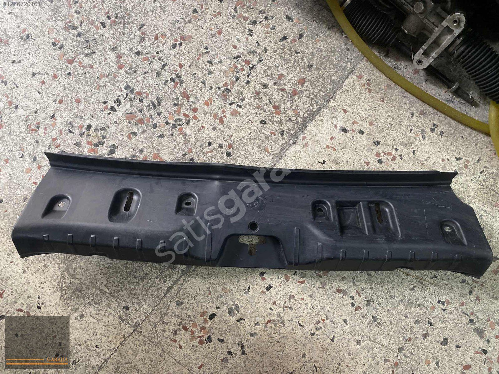 BMW F10 5 SERİSİ 2010/16 ARKA BAGAJ KİLİT ÜST BAKALİTİ ÇIKMA ORİ