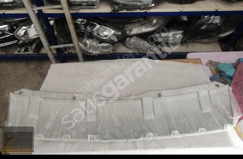 LAND ROVER DİSCOVERY 5 ARKA TAMPON ALT ÇEKME GÖZÜ KAPAĞI