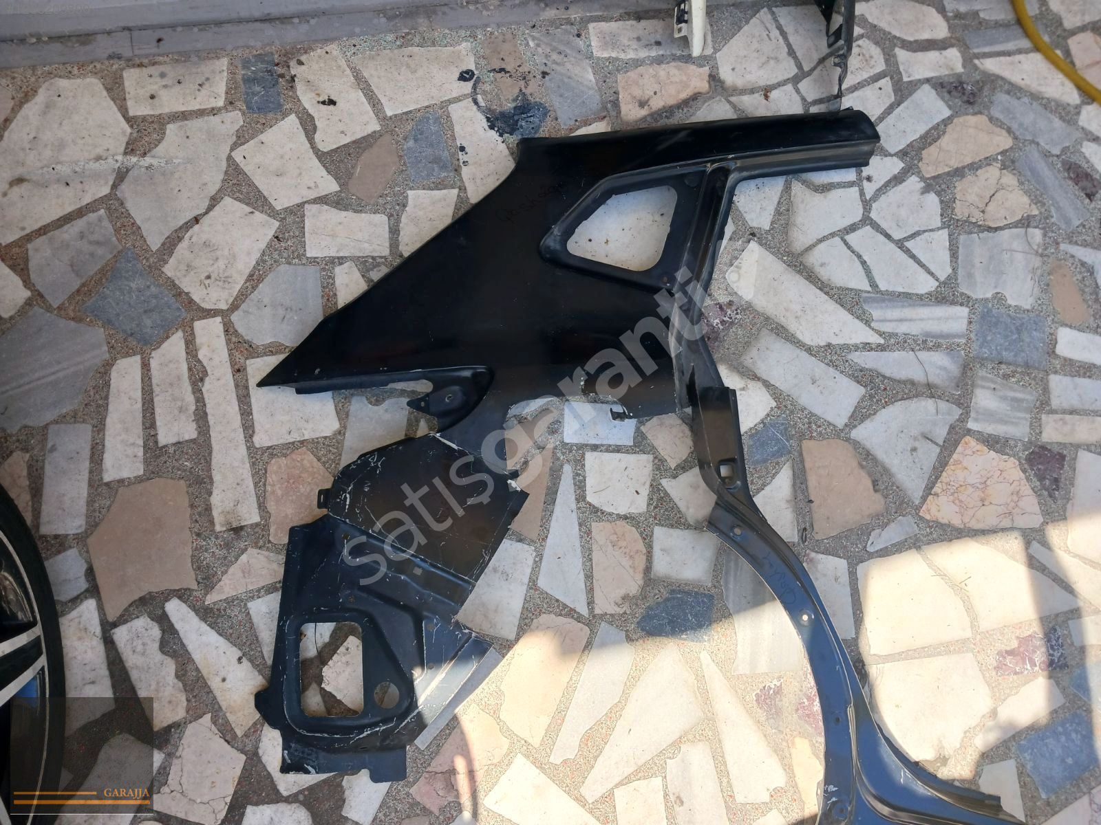 NİSSAN QASHQAİ SAĞ ARKA ÇAMURLUK ORJİNAL RESİMDEKİ GİBİ