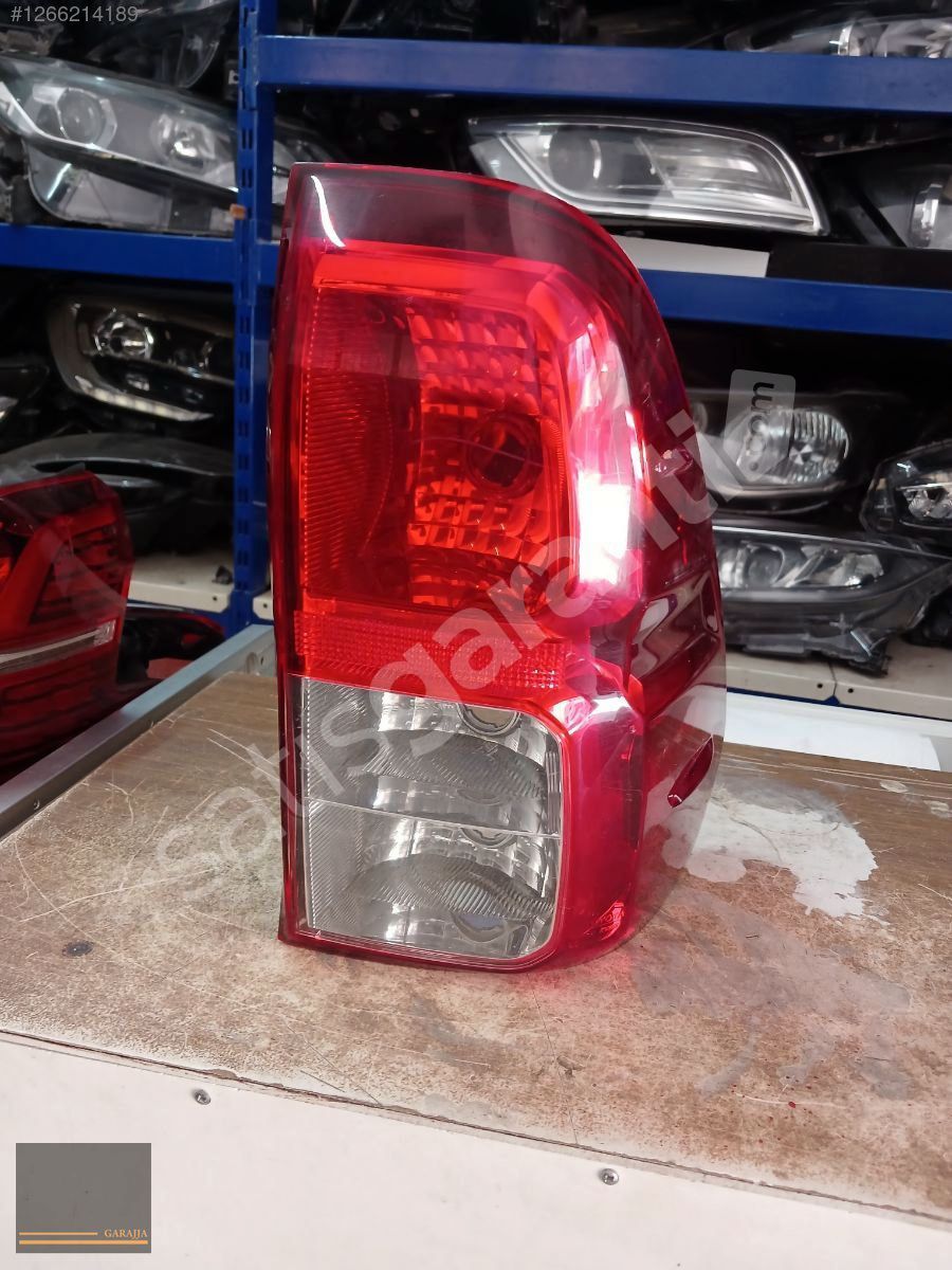 TOYOTA HİLUX SAĞ ARKA STOP LAMBASI ORİJİNAL TEMİZ 2015 2023