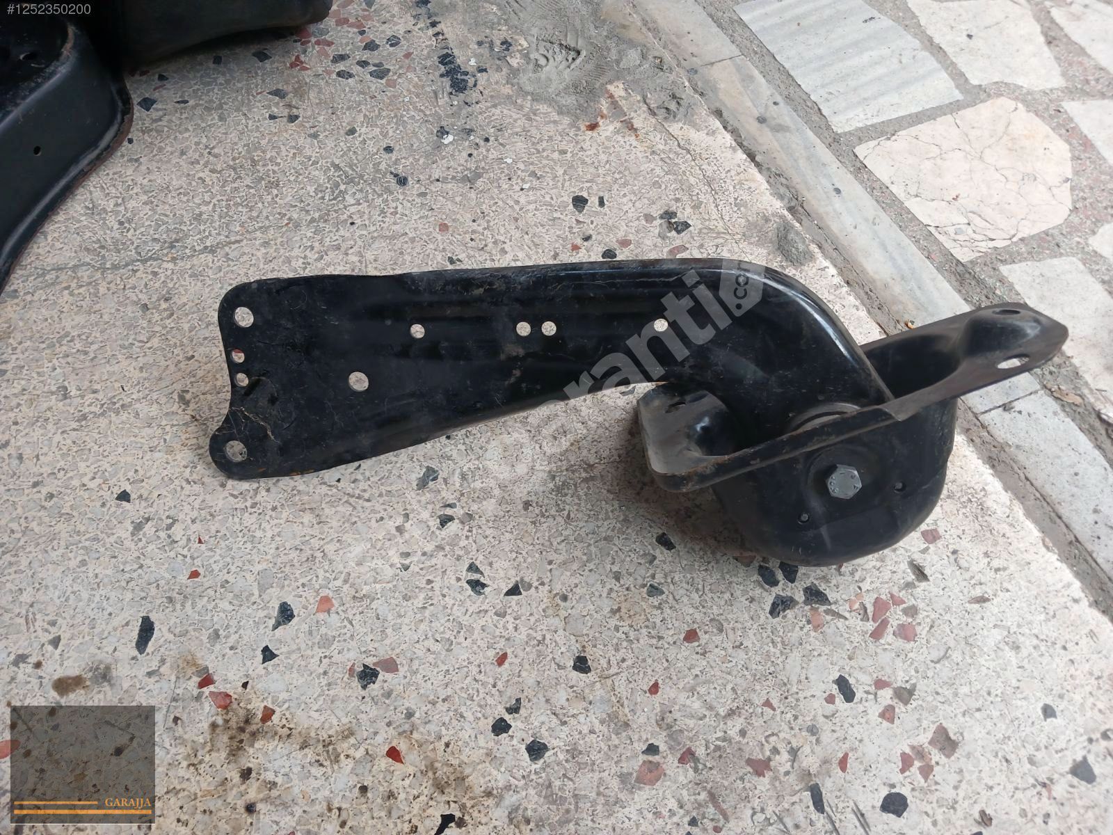 VOLKSWAGEN GOLF PASSAT SOL ARKA SALINCAK 5Q0505225C 1K0505129L
