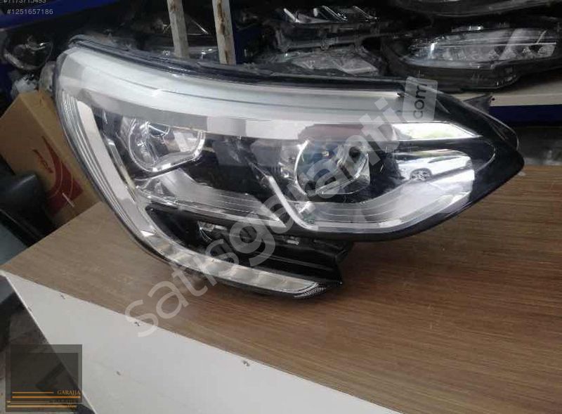 RENAULT MEGANE 4 ÖN SAĞ FAR ORİJİNAL ÇIKMA