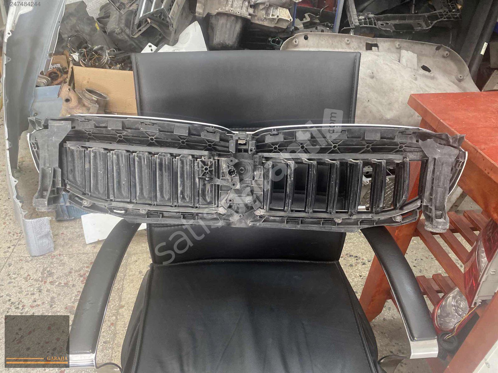 BMW 5 SERİ G30 ÖN PANJUR ARKA HAVA KANALLI MOTORLU 187156-10
