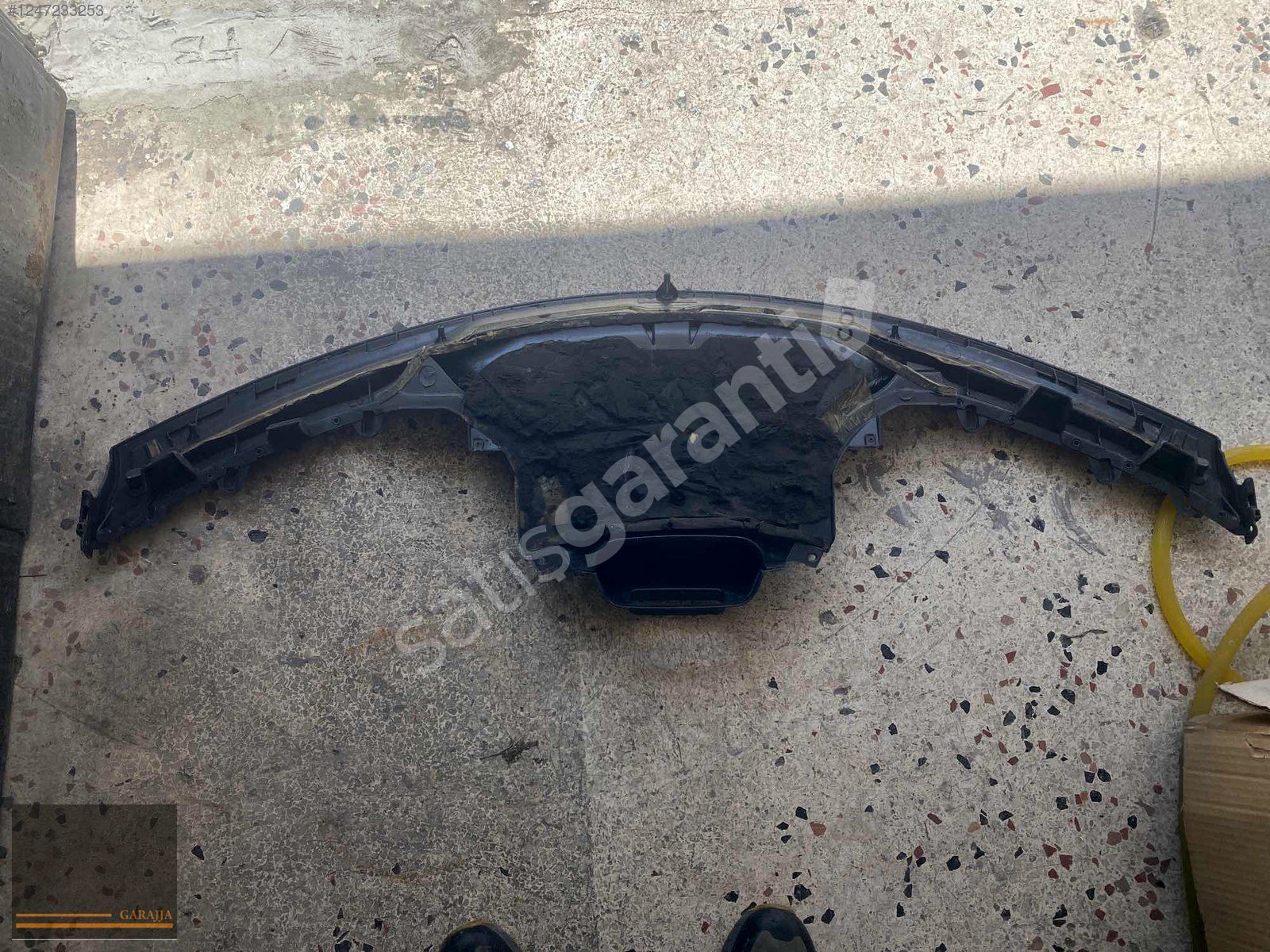 VOLKSWAGEN NEW BEETLE ÖN CAM HAVALANDIRMA PANELİ 1C0815683