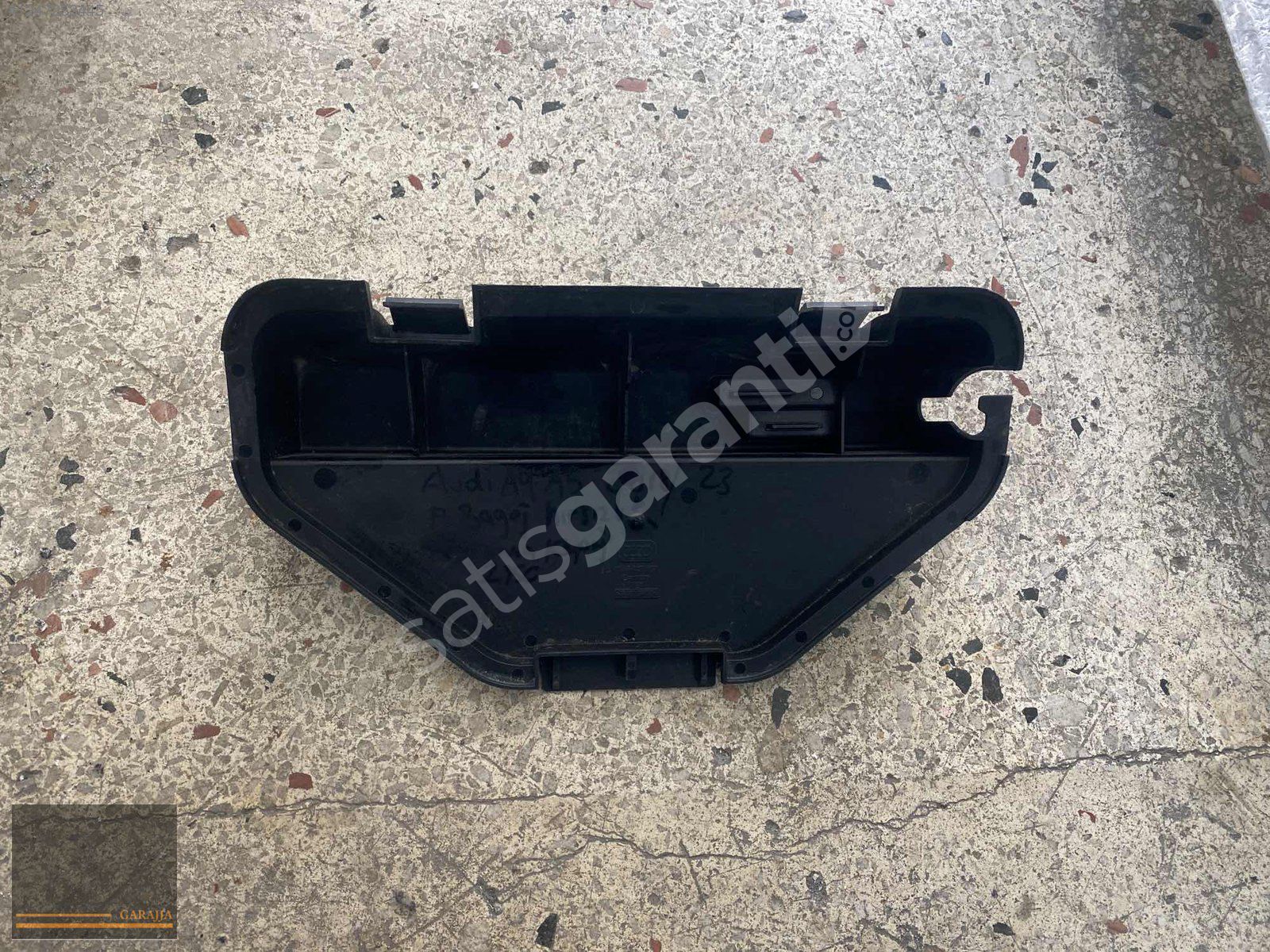 AUDİ A4 A5 2018/23 ARKA BAGAJ HIRSIZLIK KORUMA KAPAĞI SIFIR