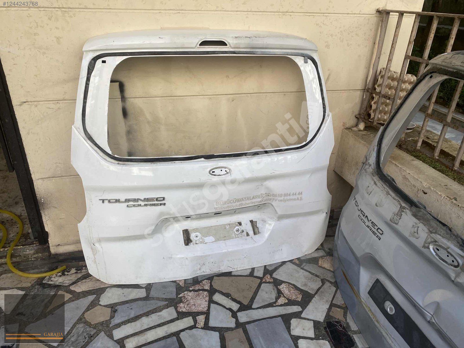 FORD COURİER ARKA BAGAJ KAPAĞI ORİJİNAL ÇIKMA ADEDİ 3950₺