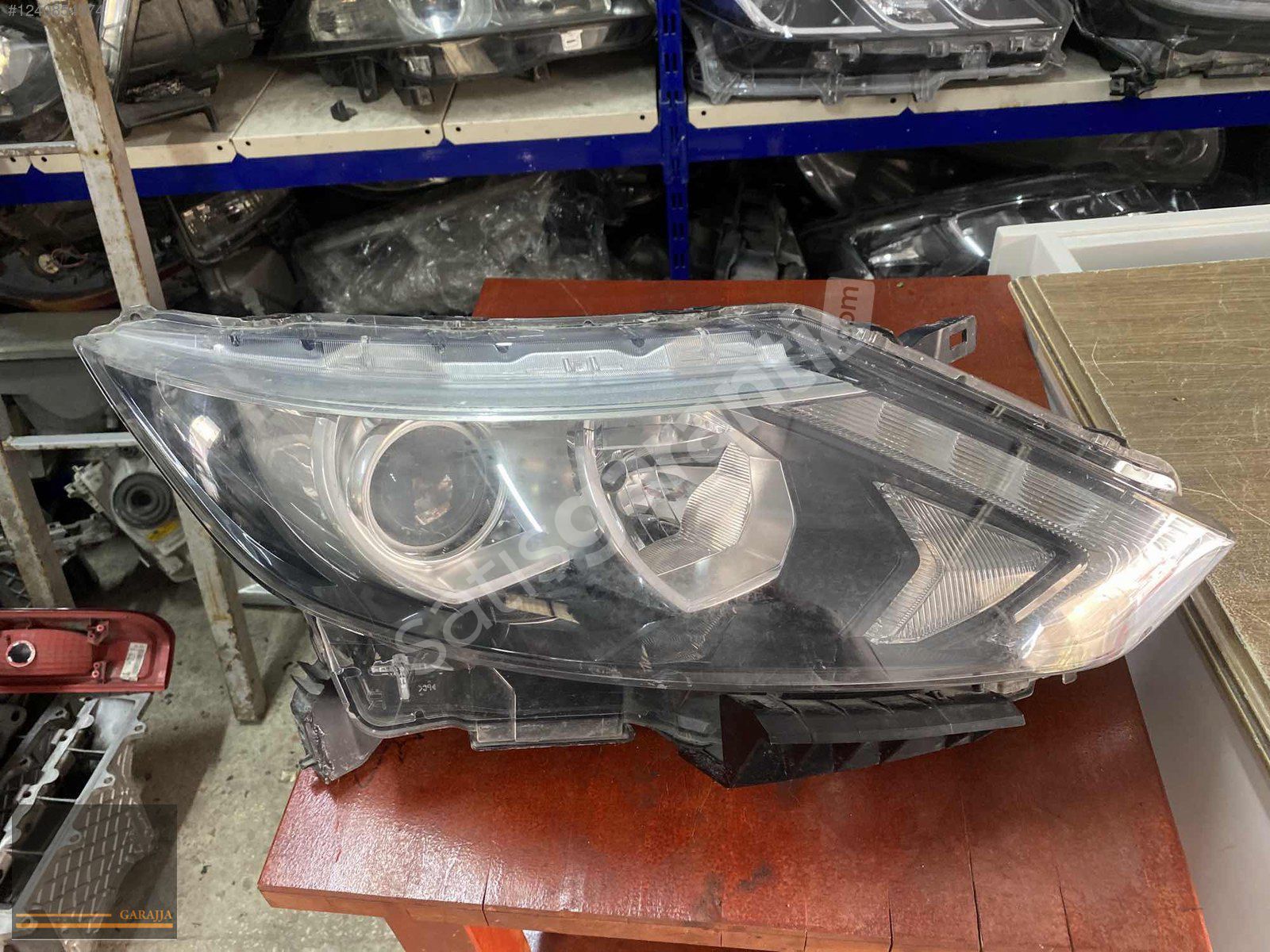 NİSSAN QASHQAİ ÖN SAĞ FAR LEDLİ MERCEKLİ ORİJİNAL ÇIKMA