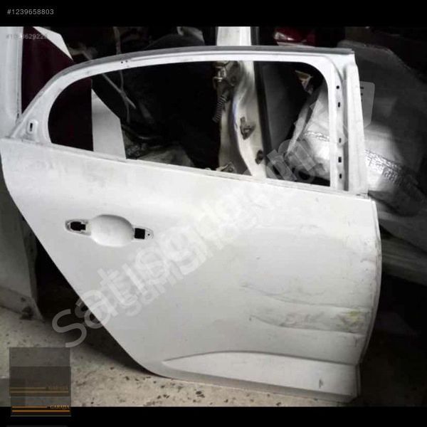 RENAULT MEGANE 4 SAĞ ARKA KAPI ORİJİNAL ÇIKMA