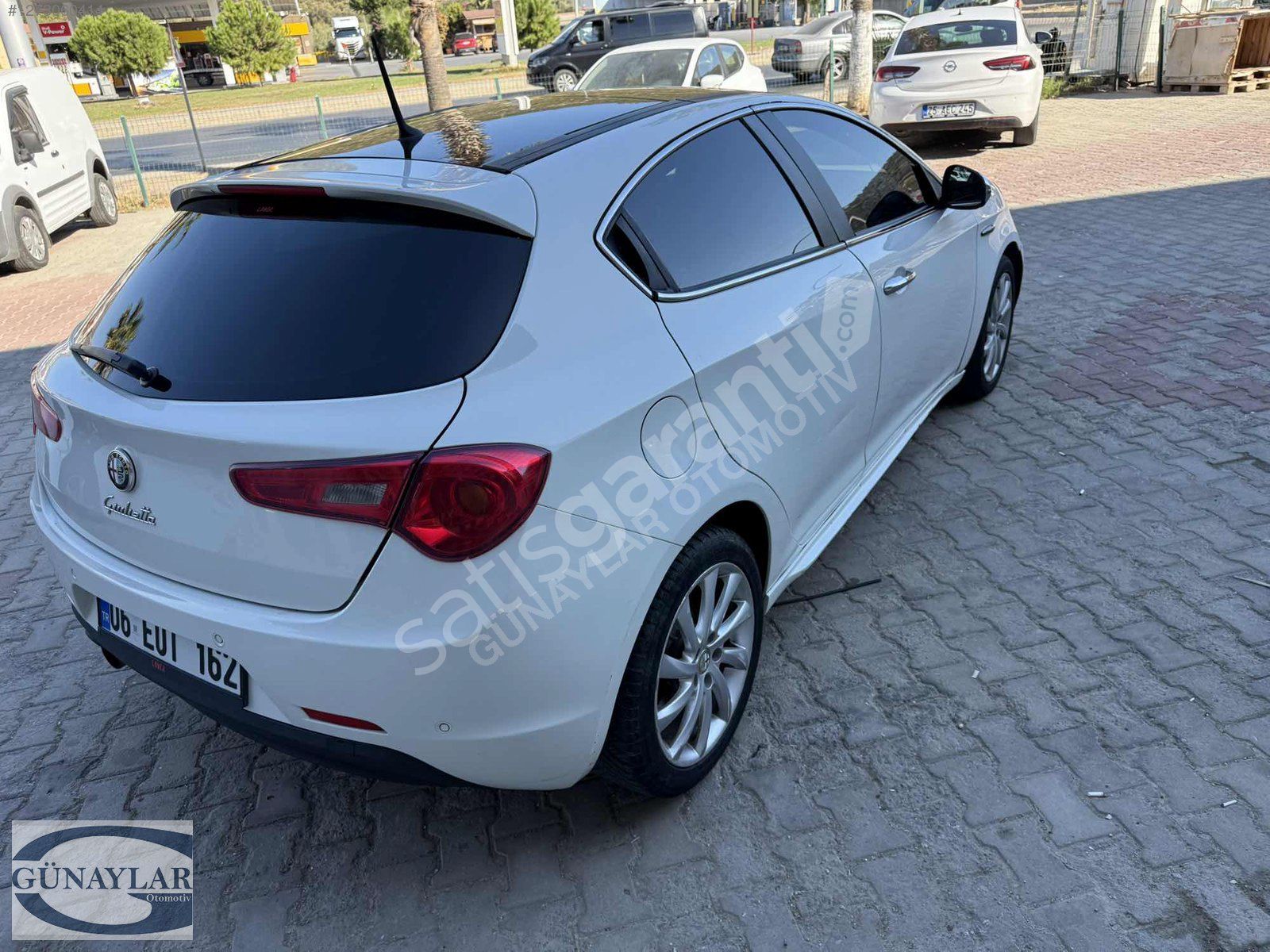 GÜNAY OTOMOTİVDEN 2015 MODEL 276000 KM CAM TAVANLI