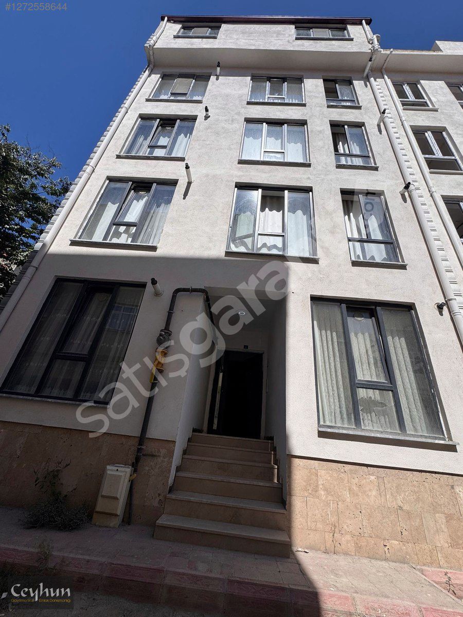 GOP LİSESİ ARKASINDA 1+1 EŞYALI ARA KAT KREDİYE MÜSAİT 1 YAŞINDA
