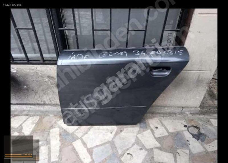 AUDİ A3 2005/2012 ARKA SOL KAPI FÜME VE SİYAH ORİJİNAL ÇIKMA