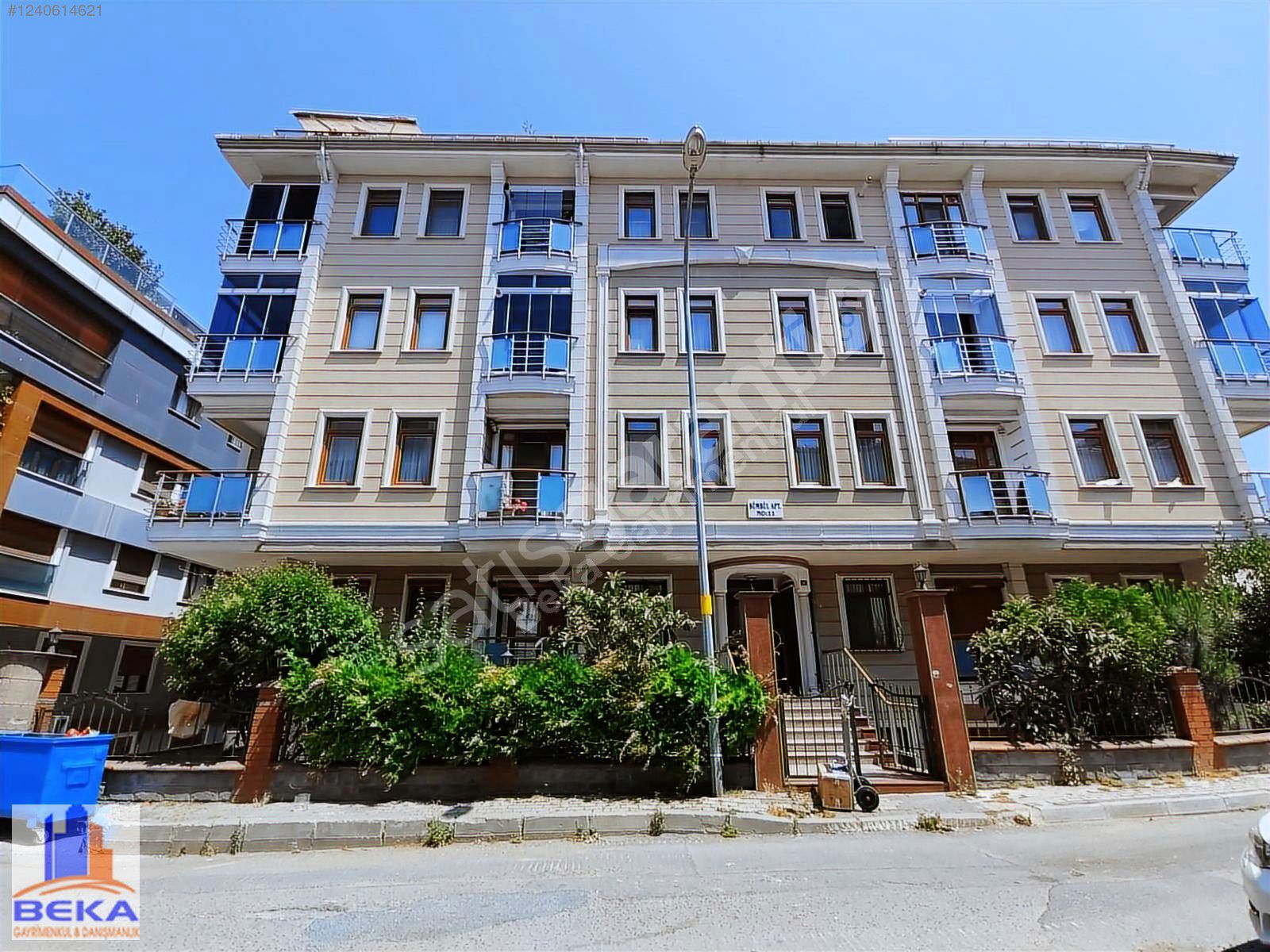 ÜSKÜDAR MERKEZDE GENÇ BİNADA BAHÇE KATI SATILIK 2+1 DAİRE