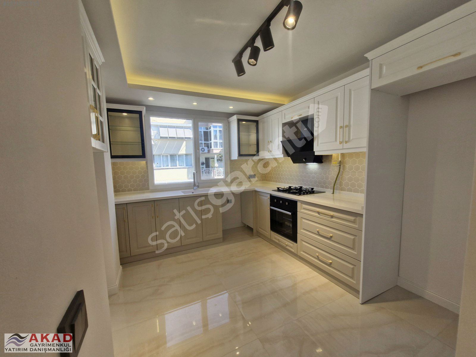 TÜRK KOLEJİ YAKINI 3+1 ARA-KAT ÇİFT CEPHE ULTRA LUKS 120 m2