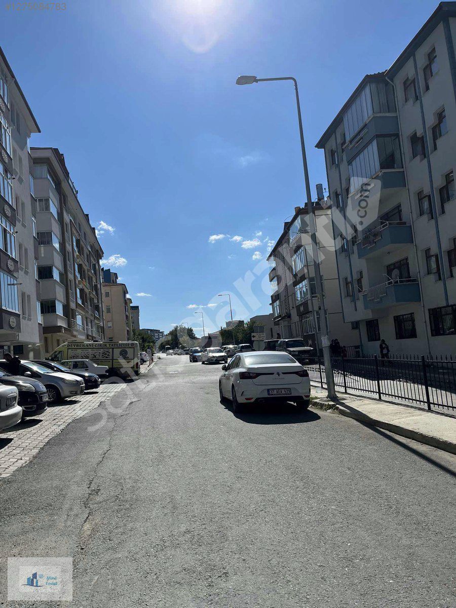 KASTAMONU MAVİ EMLAKTAN ÖĞRETMENEVİ ARKASI 3+1 140 M2 DAİRE