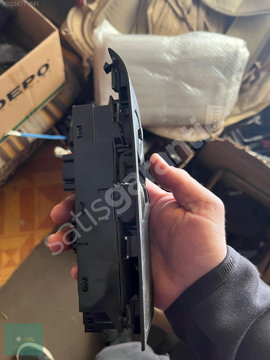 FORD COURİER SOL İKİLİ CAM AYNA DÜĞMESİ DT1T14A132AA