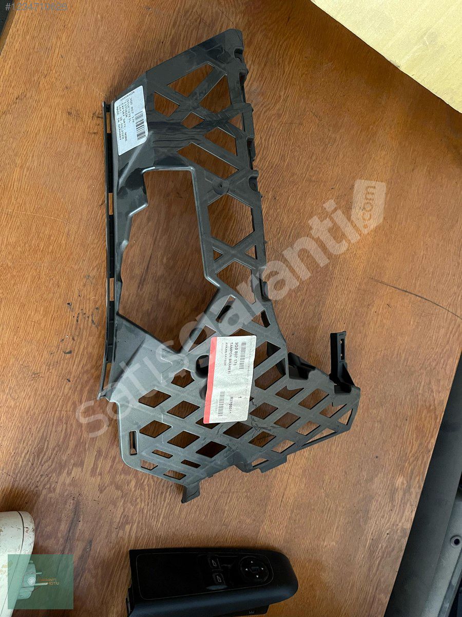 VOLKSWAGEN PASSAT B8 SAĞ ÖN TAMPON BRAKETİ 3G0807178 SIFIR
