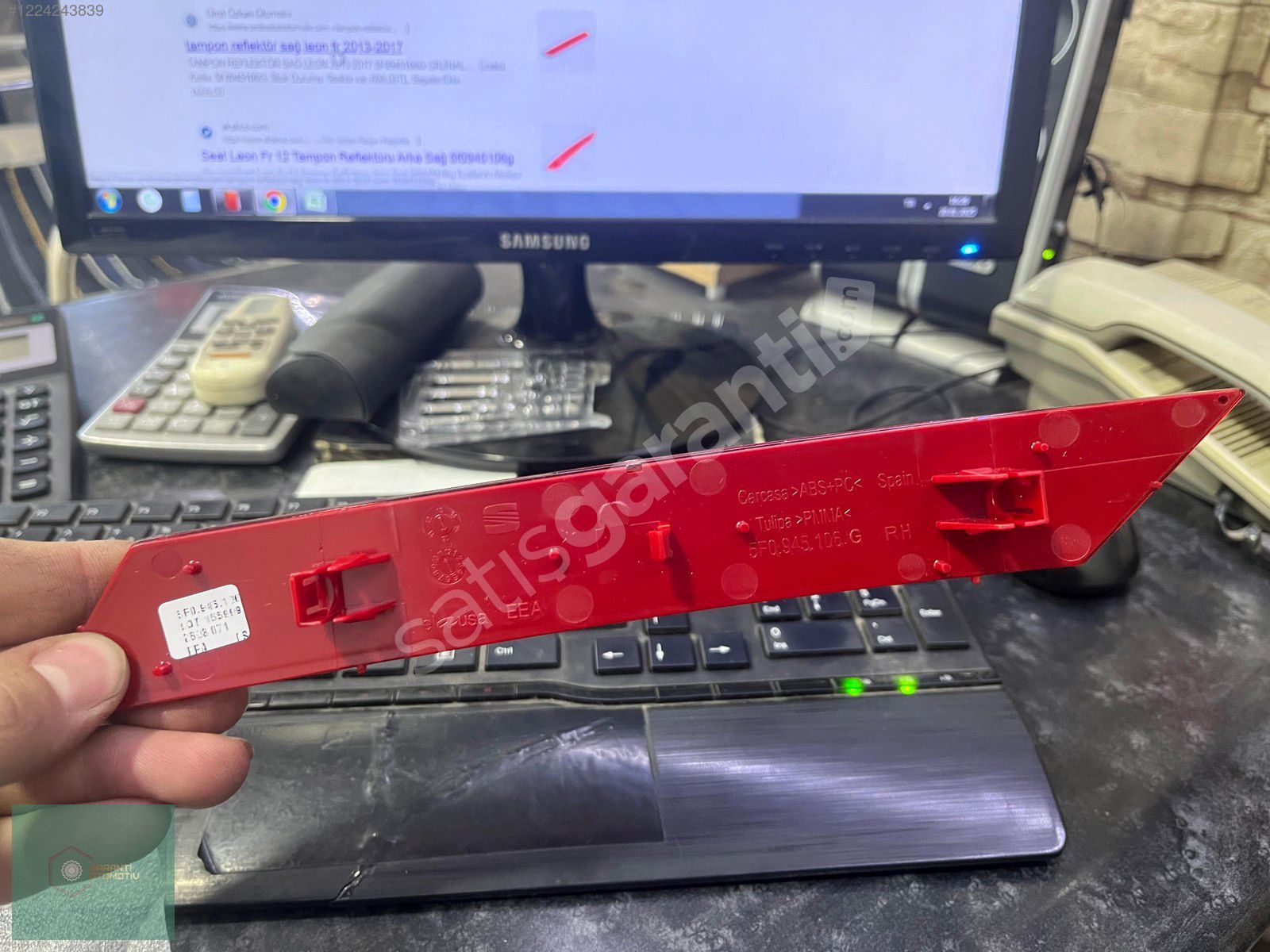 SEAT LEON SAĞ TAMPON REFLEKTÖRÜ 5F0945106G SIFIR 5F0.945.106.G