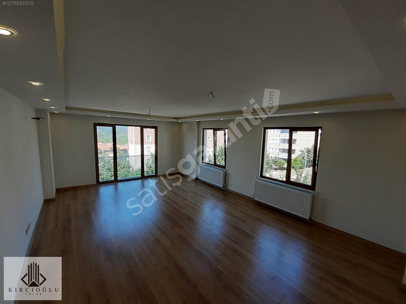 Uğurmumcu Merkezde kiralık 200 m² Ferah ve Lüks 3+1 Daire