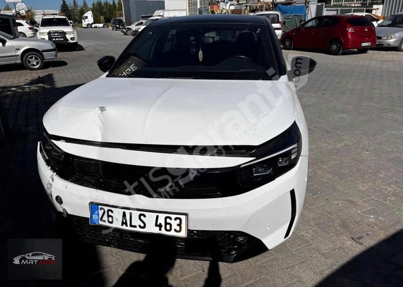 CAM TAVAN'LI 2023 OPEL CORSA ULTIMATE 1.2 T 130 Hp 37.000 Km