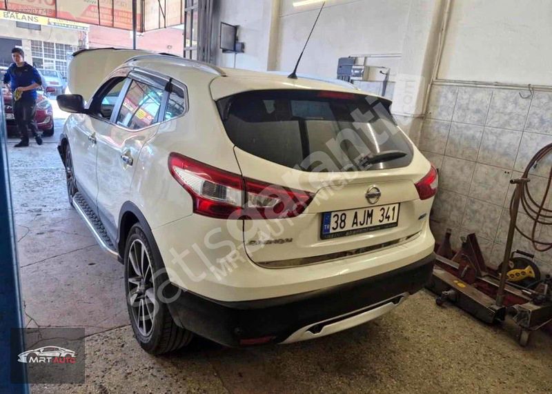 FIRSAT ARACI 2014 MODEL NİSSAN QASHQAI BLACK EDİTİON 192.000 Km