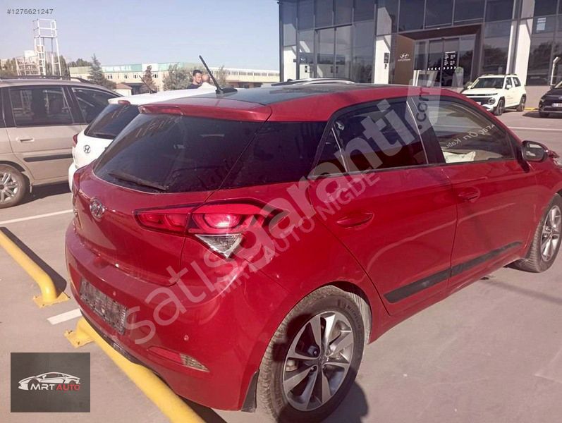CAM TAVAN 2015 HYUNDAİ İ20 ELITE 1.2 MPI 84 Hp 108.000 Km BENZİN