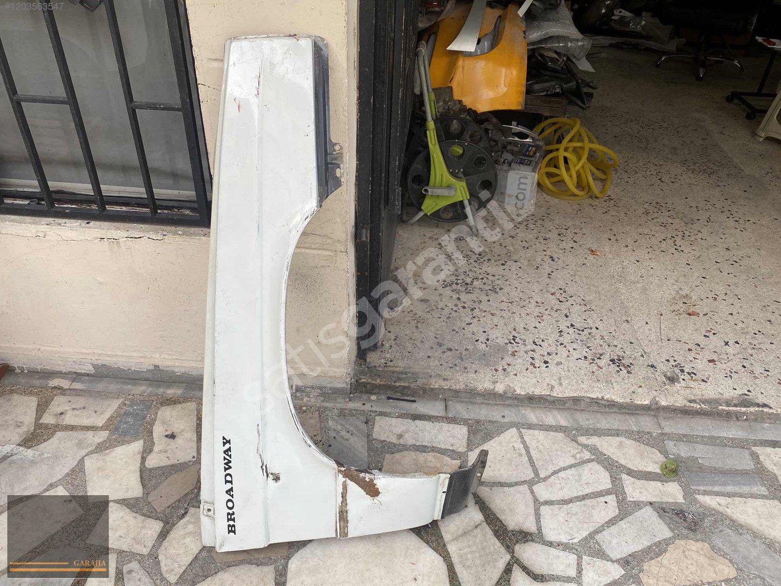 RENAULT 9 BROADWAY ÖN SAĞ ÇAMURLUK ÇIKMA ORGİNAL