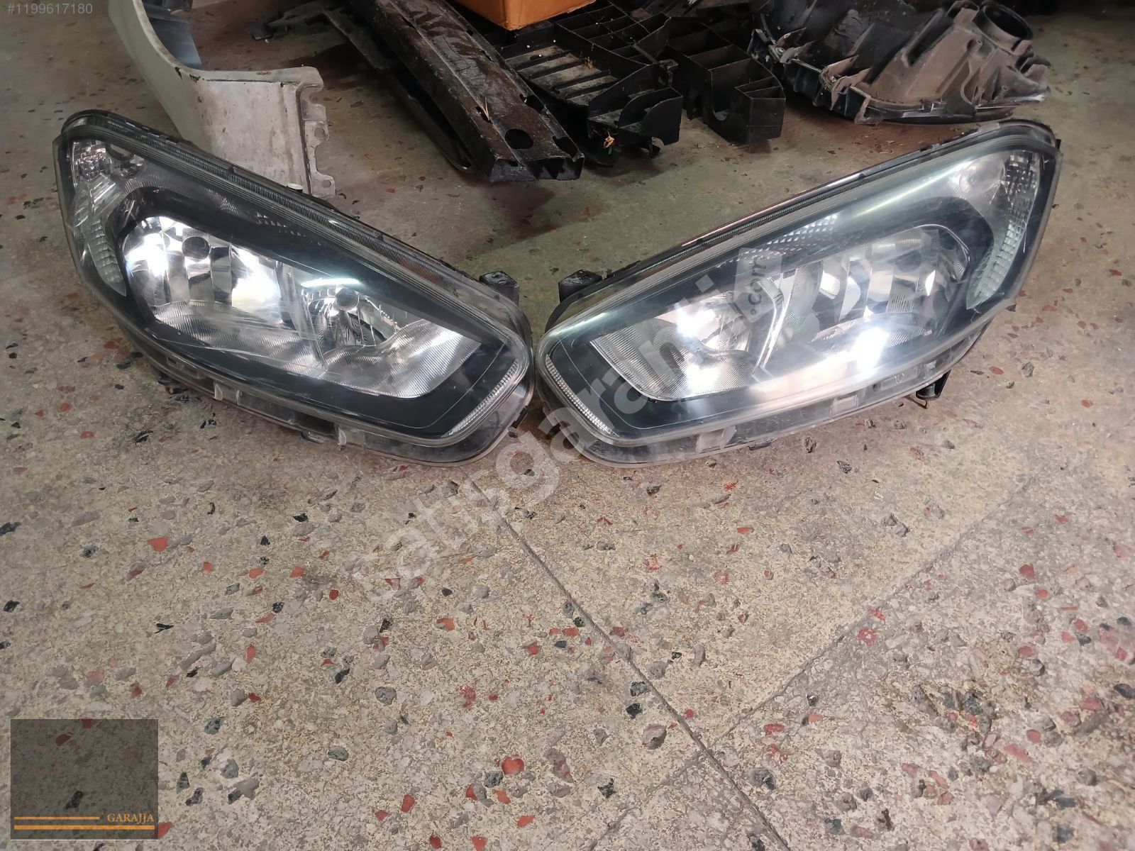 FORD COURİER SAĞ SOL FAR ORJİNAL ÇIKMA TEMİZ
