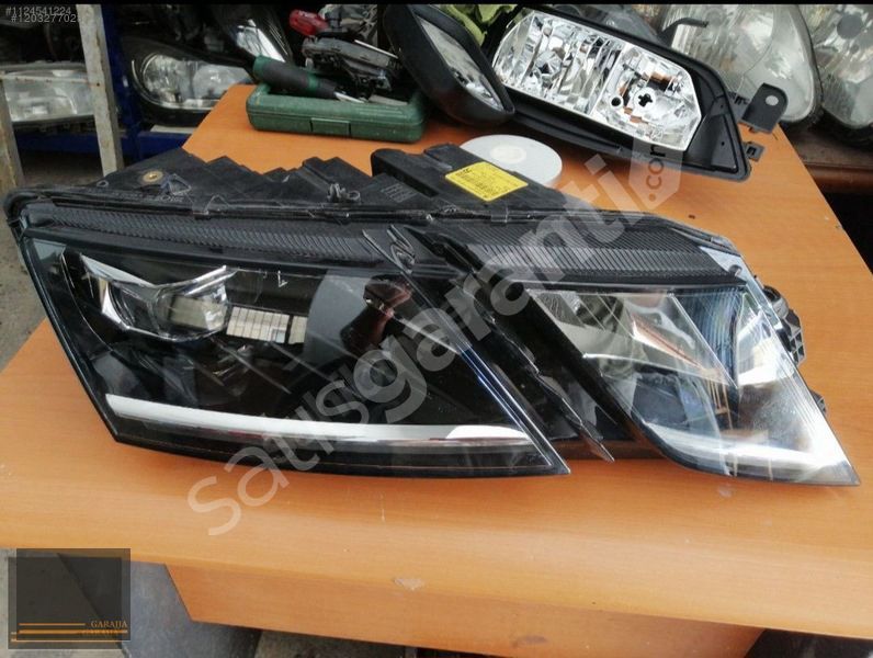 SKODA OCTAVİA SAĞ ÖN FAR ORJİNAL ÇIKMA 2016 2020 UYUMLU