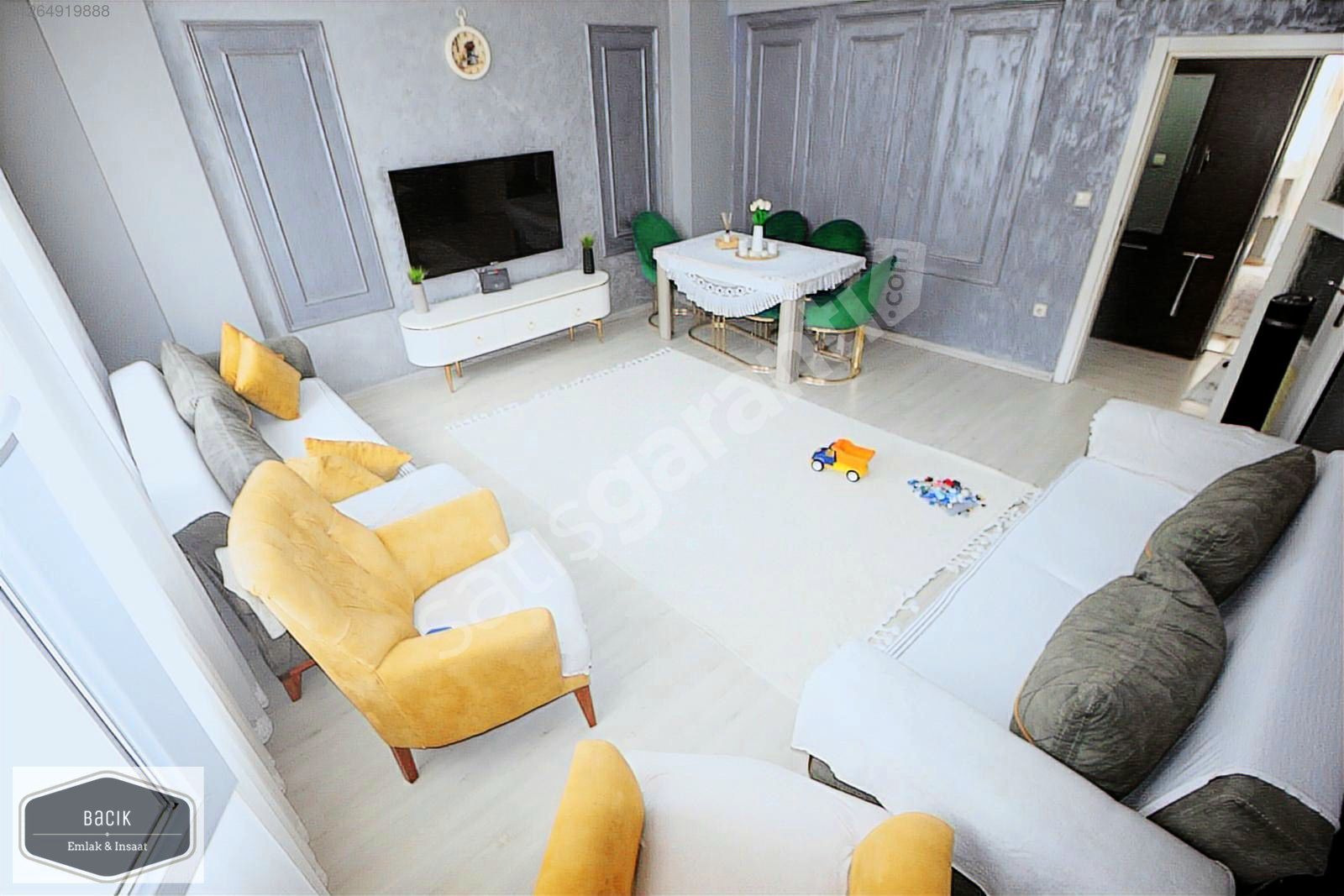 SANCAKTEPE SARIGAZİ ATATÜRK MAH 90M2 - 2+1 ARA KAT DAİRE