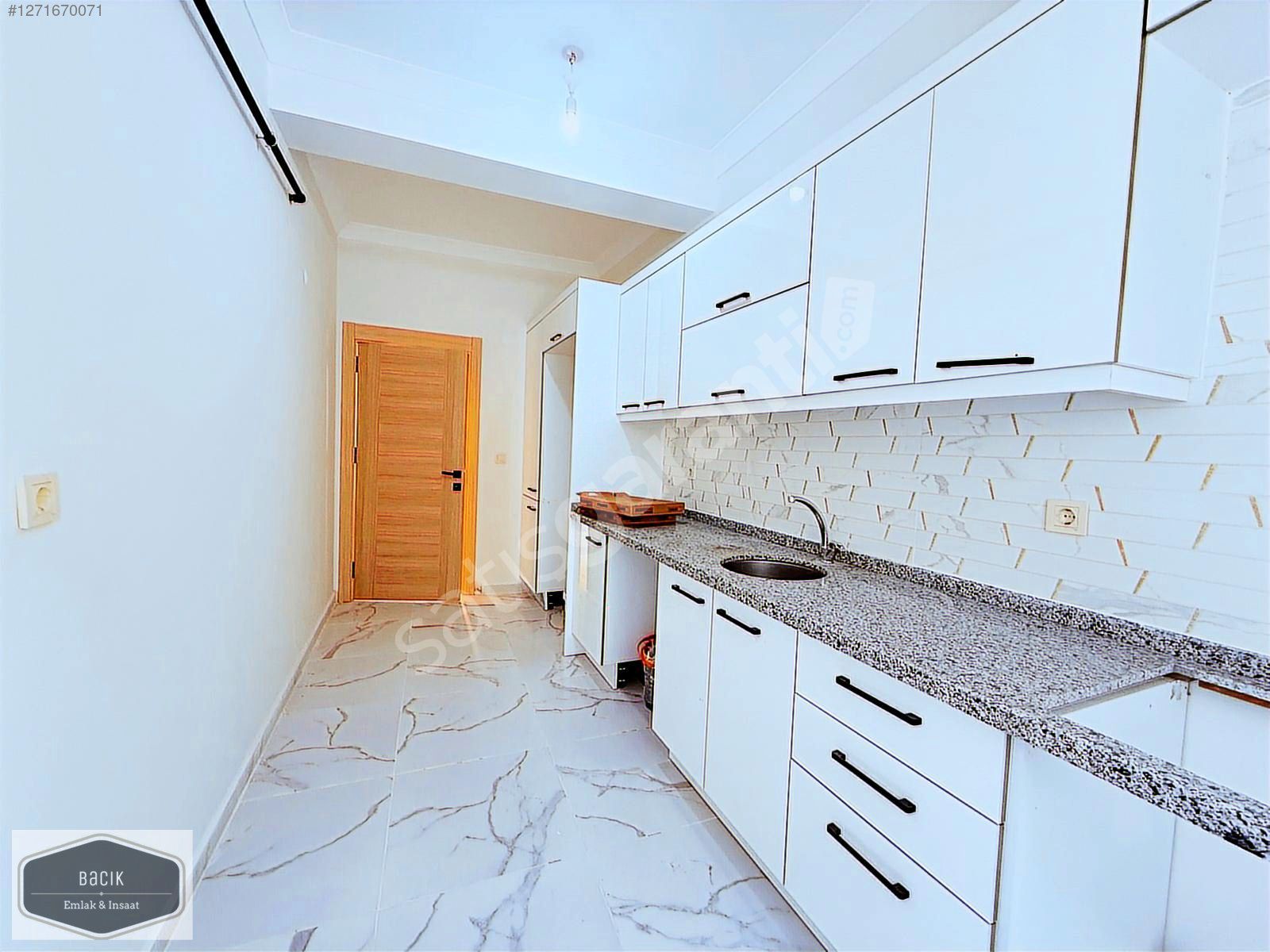 SANCAKTEPE SAMANDIRA METRO YANI 3+1 ARAKAT SIFIR BOŞ DAİRE BACİK