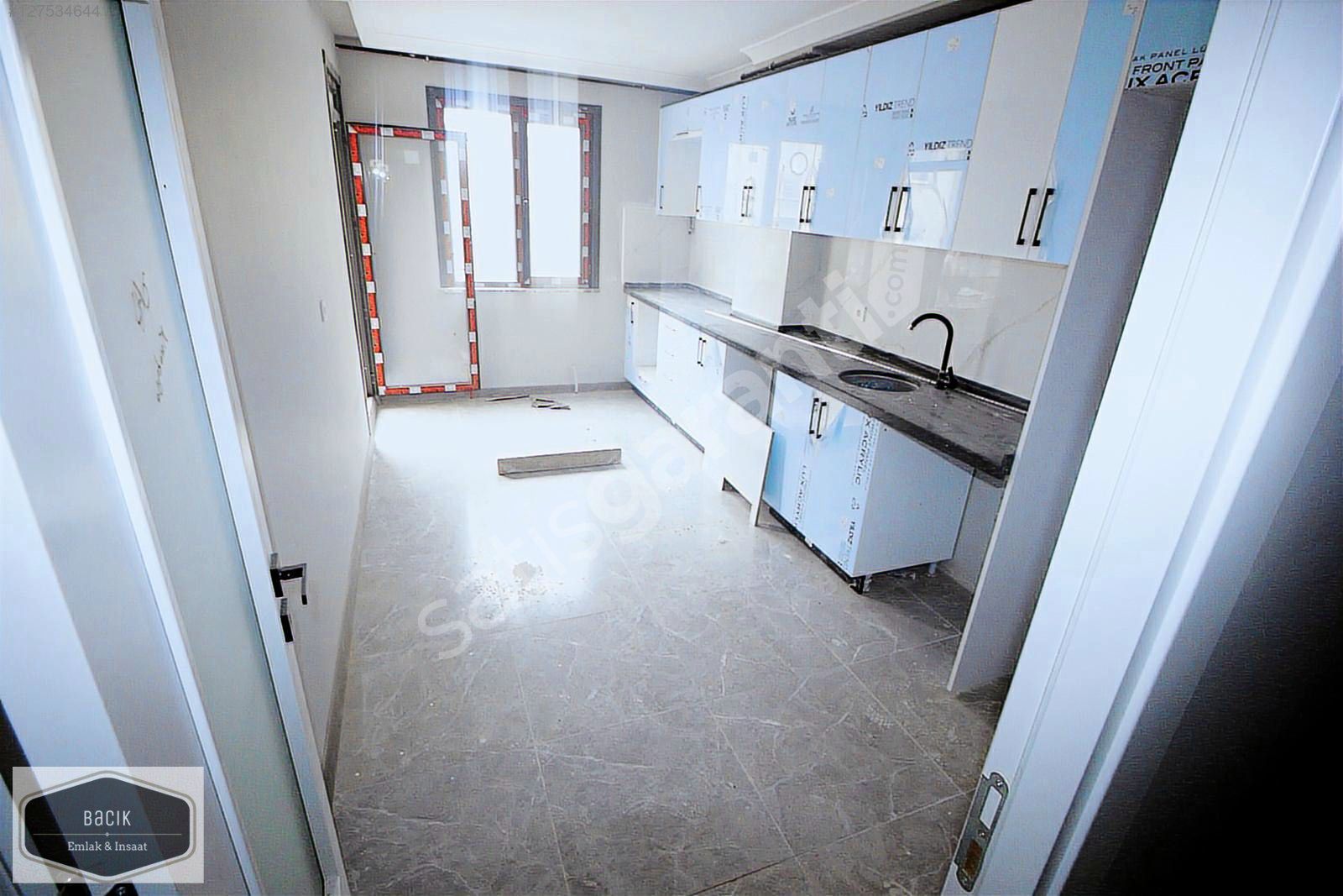 SANCAKTEPE MERKEZ OTOPARKLI ASANSÖR GENİŞ SIFIR LUKS 3+1 ARA KAT